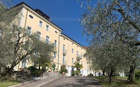 Aparthotel Englovacanze Riva del Garda Exterior photo