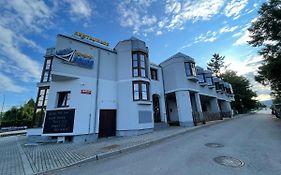 Hotel Laguna & Restaurant Ceske Budejovice Exterior photo