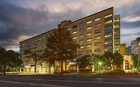 Hotel Doubletree By Hilton St. Louis Forest Park Exterior photo