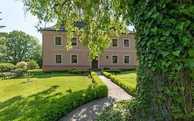 Hotel Zámeček Klokočov Exterior photo