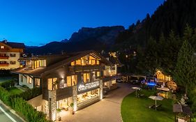 Hotel Chalet Elisabeth Dolomites Alpin & Charme Selva di Val Gardena Exterior photo