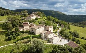 Penzion Borgo Di Gallano Valtopina Exterior photo