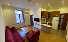 Renovated One Bedroom In The Touristic Center Of Jerevan Exterior photo