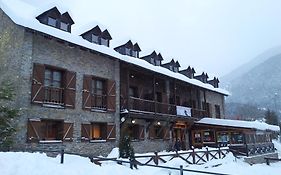 Hostel Alberg Les Daines Espot Exterior photo