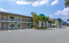 Hotel Baymont By Wyndham Punta Gorda/Port Charlotte Exterior photo