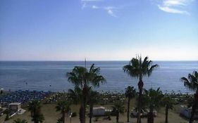 Sunorama Beach Apartment Larnaca Room photo