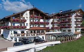 Hotel Alpenfrieden Maranza Exterior photo