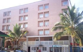 Hotel Meumi Palace Yaoundé Exterior photo