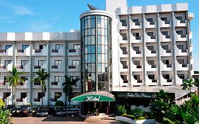 Hotel VallaE Des Princes Ha”Tel Douala Exterior photo