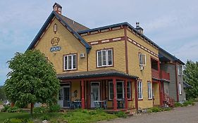 Vila Auberge Le Voyageur Mont-Tremblant Exterior photo