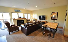 Beautiful East Vail 3 Bedroom Condo W/Hot Tub On Shuttle Route. Exterior photo