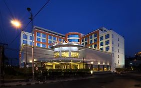 Cavinton Hotel Malioboro Yogyakarta By Tritama Hospitality Exterior photo