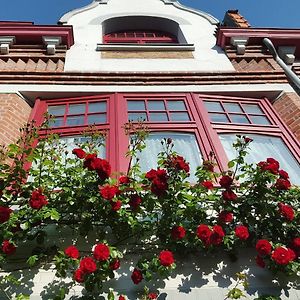 Bed and Breakfast Au Troubadour Lille Exterior photo