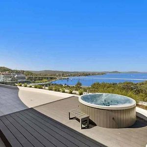 Apartmán Stylish Penthouse With Views & Jacuzzi Gosford Exterior photo