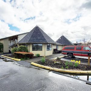 Oyo Woodland Hotel And Suites Exterior photo