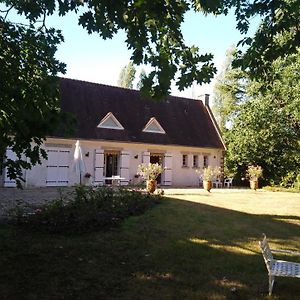 Bed and Breakfast Les Allees Du Chateau Le Mazeau Exterior photo