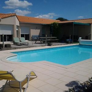 Bed and Breakfast La Chambre Des Amis Parthenay Exterior photo