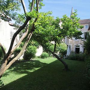 Bed and Breakfast Le Magnolia La Rochefoucauld Exterior photo