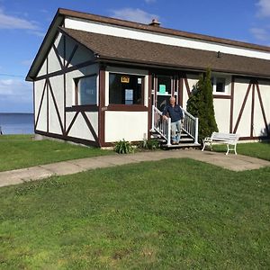 Bed and Breakfast Gite Au Bord De La Baie Bouctouche Exterior photo