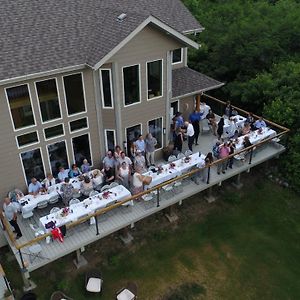 Bed and Breakfast Pebble Springs Bnb Grand Beach Exterior photo