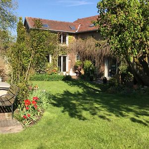 Bed and Breakfast Clos De Royaucourt Exterior photo