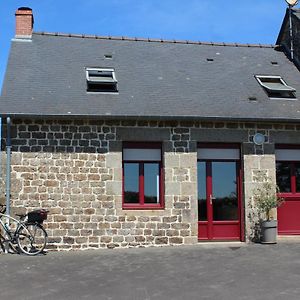 Vila Gite La Loussaudrie Pontmain Exterior photo