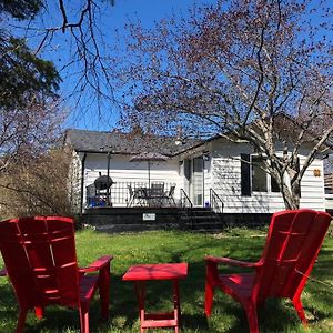 Vila Cozy Chalet Near The Beach Shediac Exterior photo