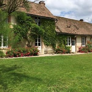 Bed and Breakfast Le Clos De La Livre Fontaine-sur-Ay Exterior photo