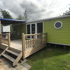 Vila Colorful Chalet With Veranda, Located In Friesland Suameer Exterior photo