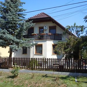 Hotel Apartman-Kata Fertőd Exterior photo