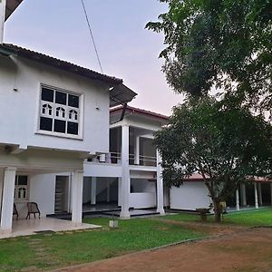 Hotel Royal Park Anuradhápura Exterior photo