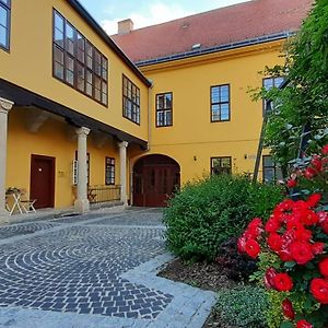 Hotel Ciszterci Szallas Pětikostelí Exterior photo