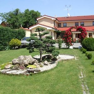 Hotel Penzion 77 - Garni Pezinok Exterior photo