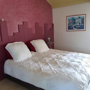 Bed and Breakfast Chambre Double Avec Piscine Et Jacuzzi Bernadets-Debat Exterior photo