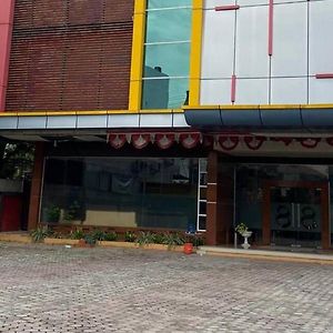 Hotel Reddoorz Plus Syariah @ Jalan Syiah Kuala Banda Aceh Lheue Exterior photo