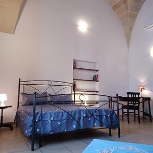 Bed and Breakfast Salento. Il Giardino In Piazza Galugnano Exterior photo