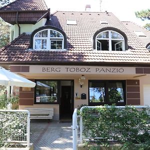 Hotel Berg Toboz Panzio Pětikostelí Exterior photo