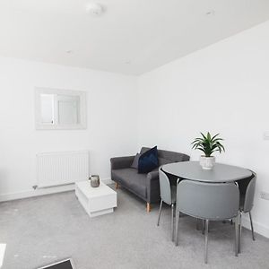 Apartmán New 2Bd Pontact Flat In The Heart Of Didcot Exterior photo