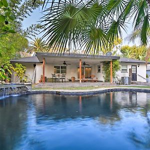 Vila Bakersfield Oasis Sweet Tropical Pool Setup! Exterior photo