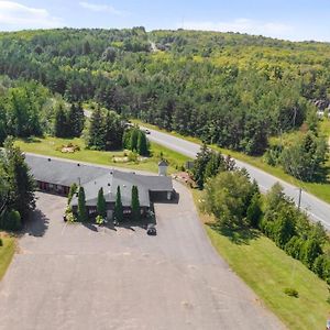 Hotel Auberge Pique Nique Shawinigan Exterior photo