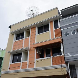 Jesnic Hotel Padang  Exterior photo