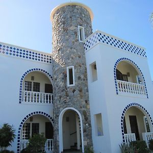 Squares Beachside Apartments Puerto Galera Exterior photo