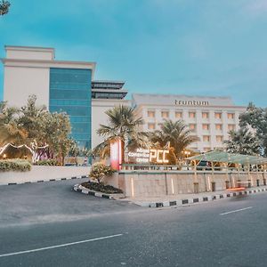 Hotel Truntum Padang Exterior photo