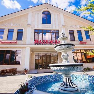 Hotel Gostiny Dvor Nadejda Khlibodarske Exterior photo