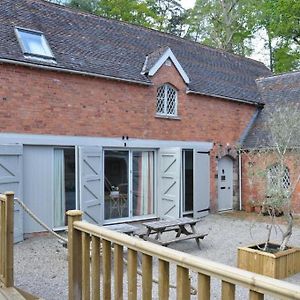 The Stables Apartment At Cefn Tilla Court, Usk Exterior photo