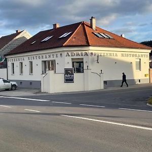 Apartmán Ristorante Adria Gloggnitz Exterior photo