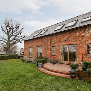 Vila The Granary Raglan Exterior photo