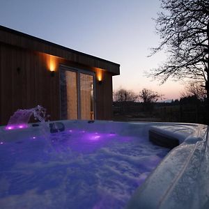 Allt Mor Rentals - Chalet With Hot Tub, And Studio Apartment No Hot Tub Roybridge Exterior photo