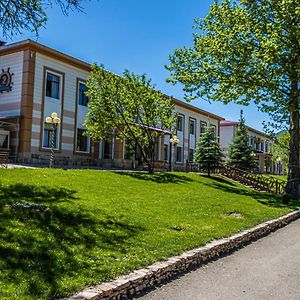 Hotel Лайнер Горный Курортный Комплекс Layner В Чимгане Exterior photo