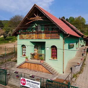 Bed and Breakfast Matra Turakoezpont - A Panzio Parádsasvár Exterior photo